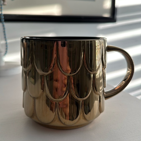 Starbucks Gold Scale Scallop Coffee Mug with Black Inside with White Logo 2019 - Picture 1 of 9